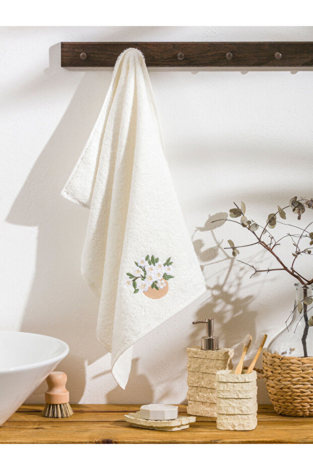 Ecru Floral Embroidery Face Towel 50X80 cm - 1