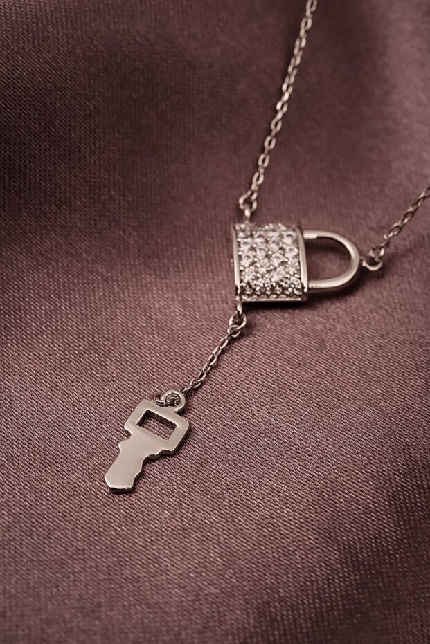 قلادة قفل متدلية على شكل مفتاح - 2