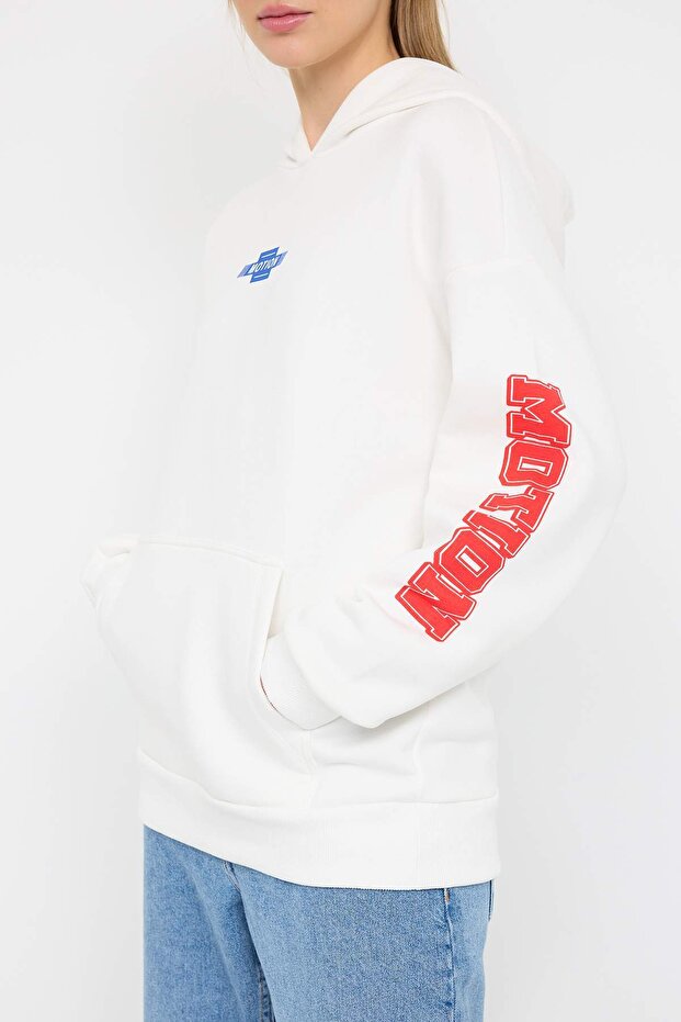 Teen Ekru Oversize/Geniş Kalıp Slogan Baskılı Kalın İçi Polarlı Örme Sweatshirt TWOAW26SW00163 - 3