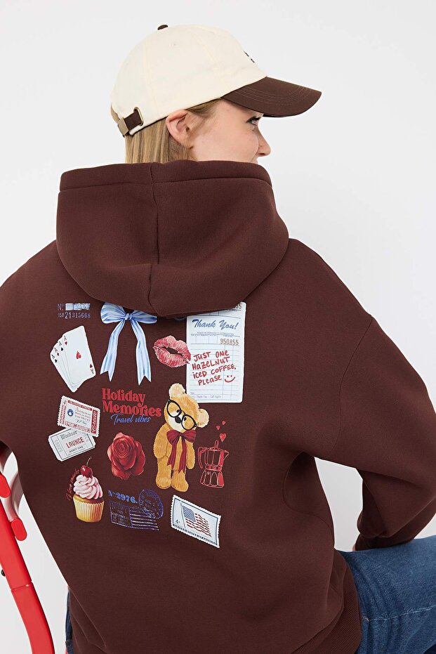 Teen Kahverengi Sırt Baskılı Oversize Kalıp Kapüşonlu İçi Polarlı Örme Sweatshirt TWOAW26SW00126