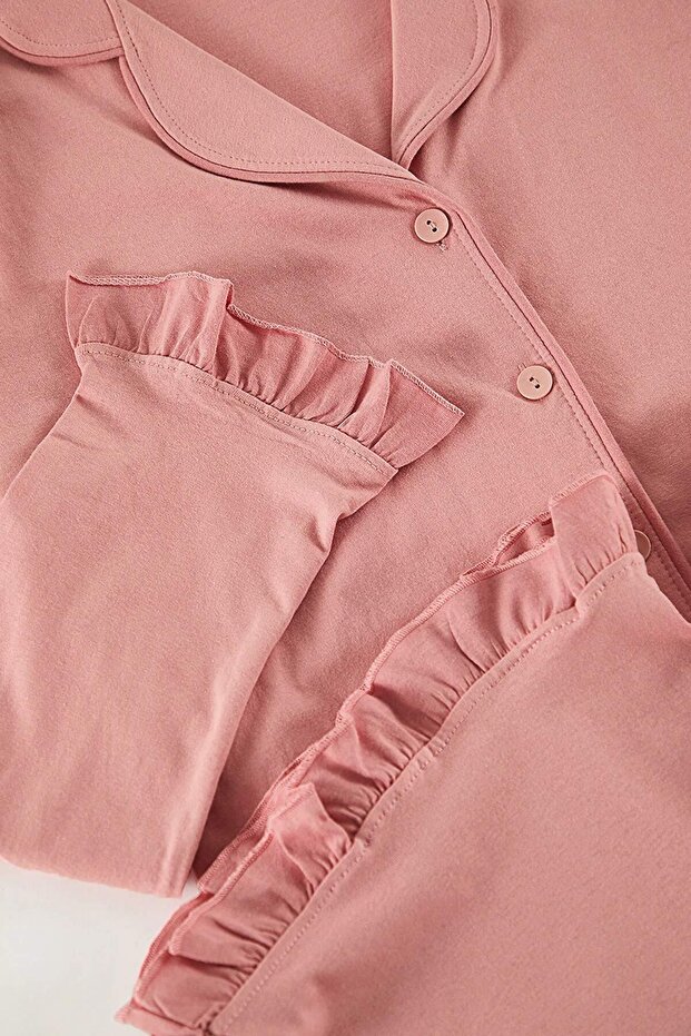 Pembe Gömlek Yaka Volan Detaylı Örme Pijama Takımı TBBAW25AI00056 - 3