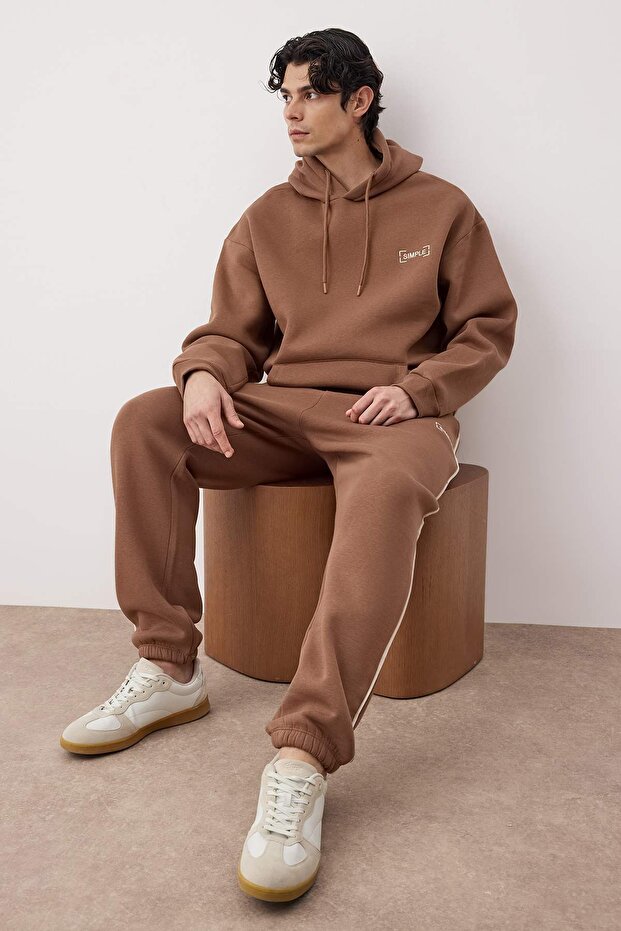 Açık Kahve Oversize/Geniş Kesim Kapüşonlu Nakışlı İçi Polar Sweatshirt Eşofman Takım TMNAW24EM00000 - 3