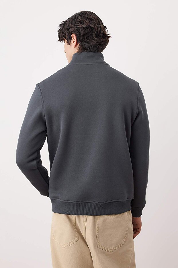Antrasit Regular/Normal Kesim Dik Yaka Fermuarlı Pamuklu Geyik Nakış Sweatshirt TMNAW24SW00041 - 4