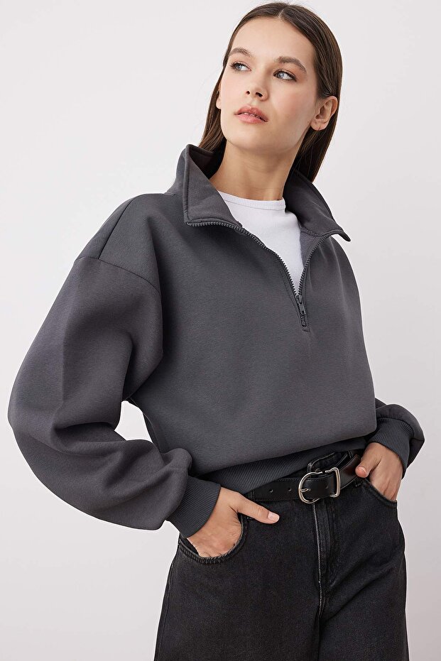 Antrasit Rahat Kesim Crop Fermuarlı Dik Yaka Kalın İçi Polarlı Örme Sweatshirt TWOAW24SW00221 - 1