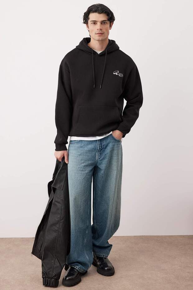 Siyah Oversize/Geniş Kesim Nakışlı İçi Polarlı Kapüşonlu Sweatshirt TMNAW25SW00016 - 2