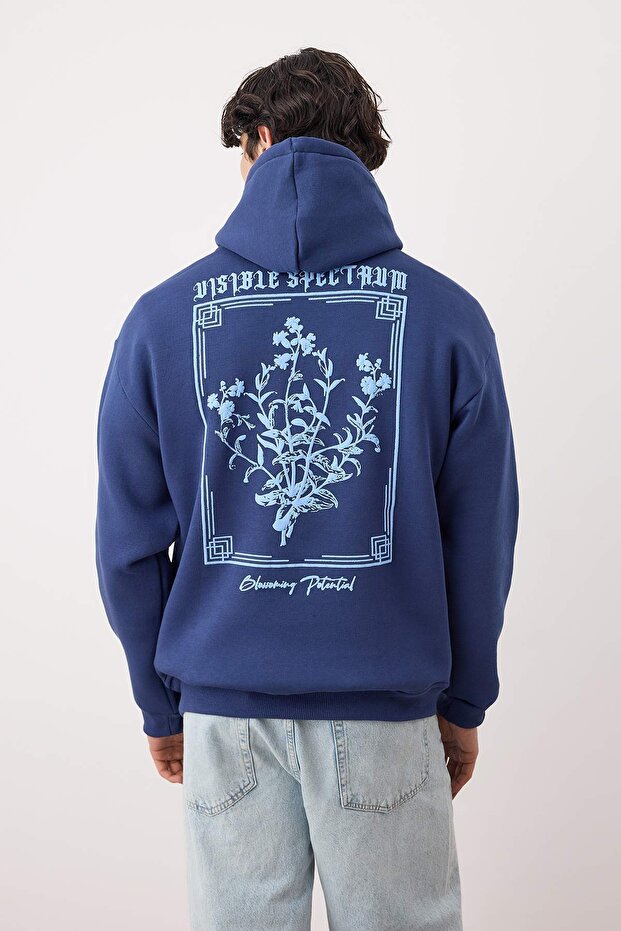 Lacivert Oversize/Geniş Kesim Kapüşonlu Baskılı İçi Polar/Sıcak Tutan Sweatshirt TMNAW24SW00100 - 5