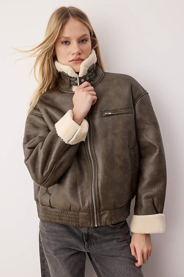 Füme Oversize Kalıp Peluş Detaylı Suni Deri Bomber Ceket Mont TWOAW26MO00010 - 1