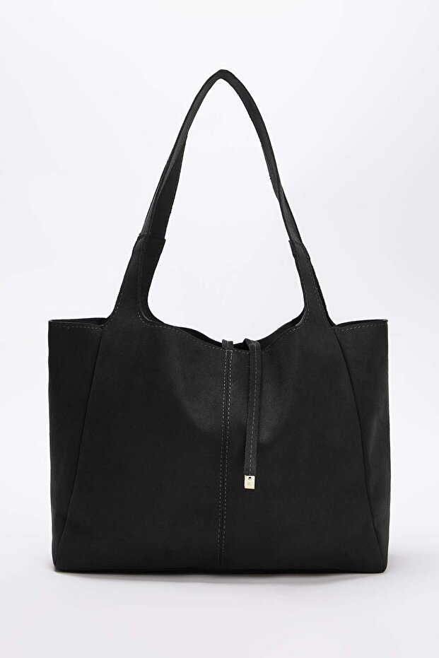 Czarna zamszowa torebka damska typu tote z detalami wiązanymi TAKAW26OC00025 - 1