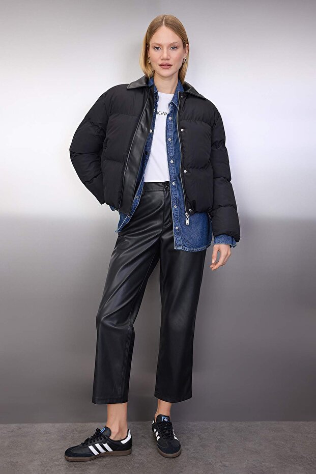 Siyah Oversize Kalıp Yakası Suni Deri Detaylı Şişme Mont TWOAW26MO00140 - 3
