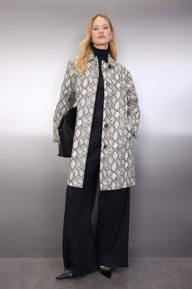 Çok Renkli Yılan Desenli Suni Deri Mono Kapama Oversize Uzun Trençkot TWOAW26TR00003 - 1
