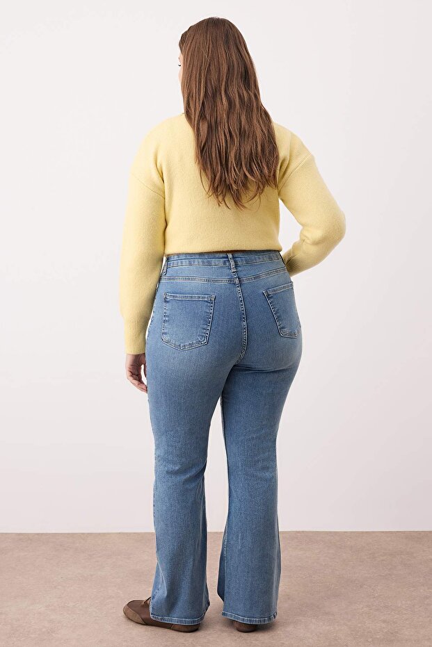 Mavi Yüksek Bel İspanyol Paça Flare Fit Denim Büyük Beden Jeans TBBAW26CJ00034 - 4