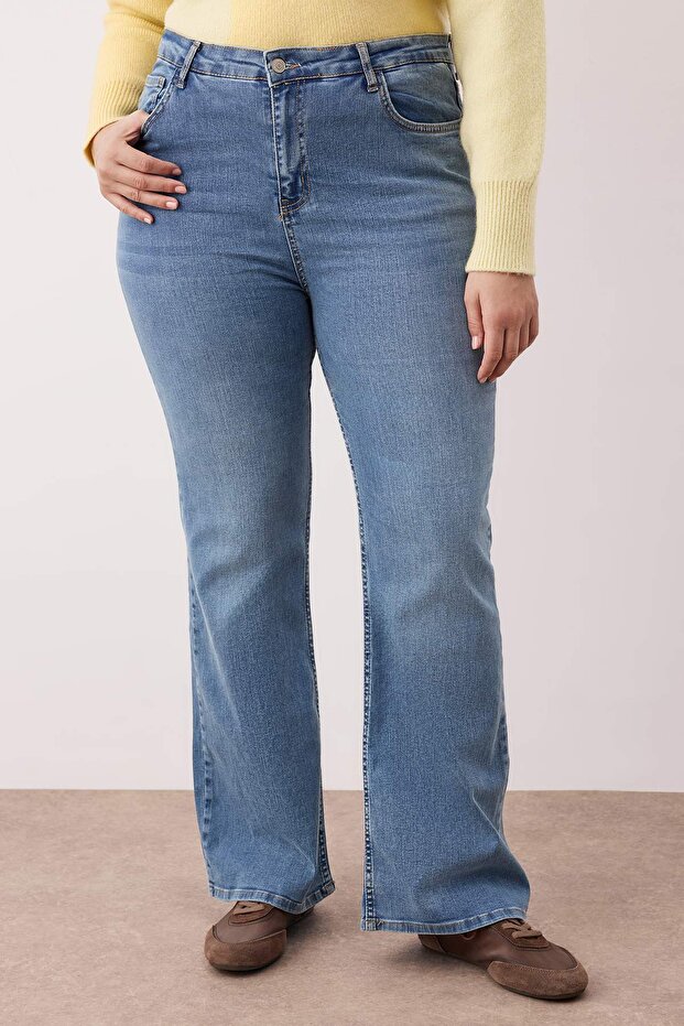 Mavi Yüksek Bel İspanyol Paça Flare Fit Denim Büyük Beden Jeans TBBAW26CJ00034 - 3