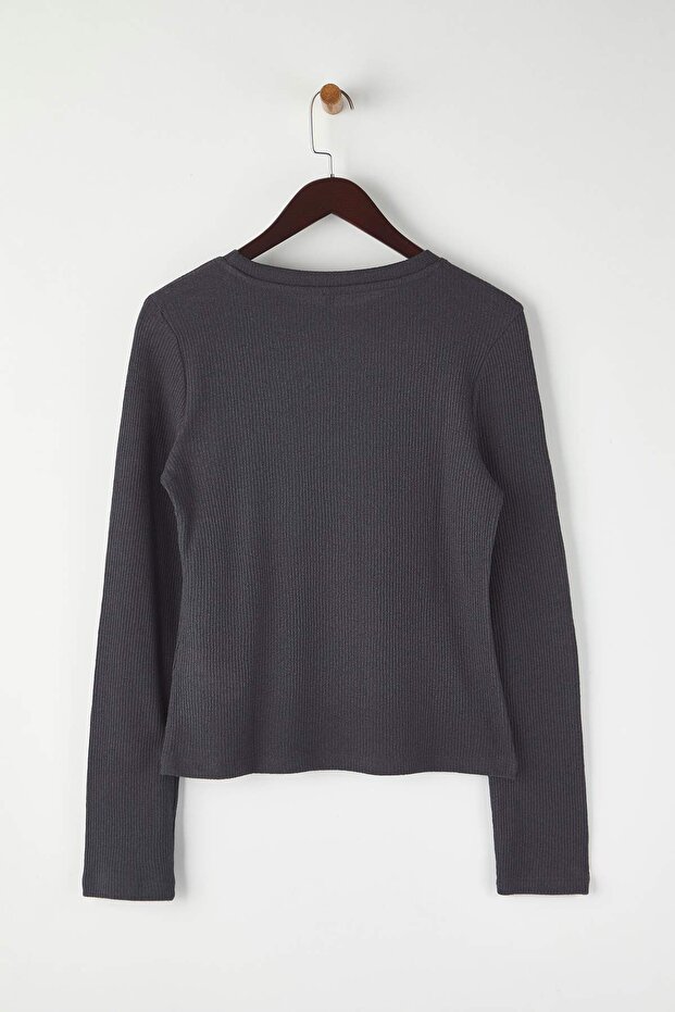 Wardrobe Essentials – Antrasit Triko Görünümlü Örme Bluz | TWOAW26BZ00150 - 6