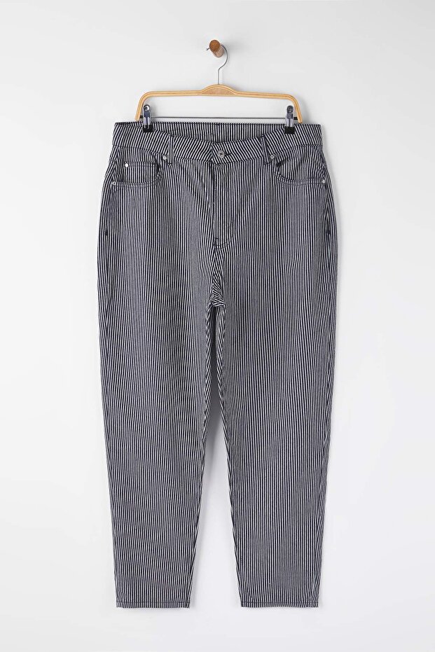 Koyu Mavi Yüksek Bel Çizgili Mom Fit Denim Büyük Beden Jeans TBBAW26CJ00027 - 5