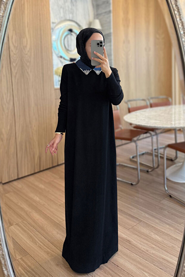 Yakası Taşlı Uzun Merserize Elbise - Siyah - 1