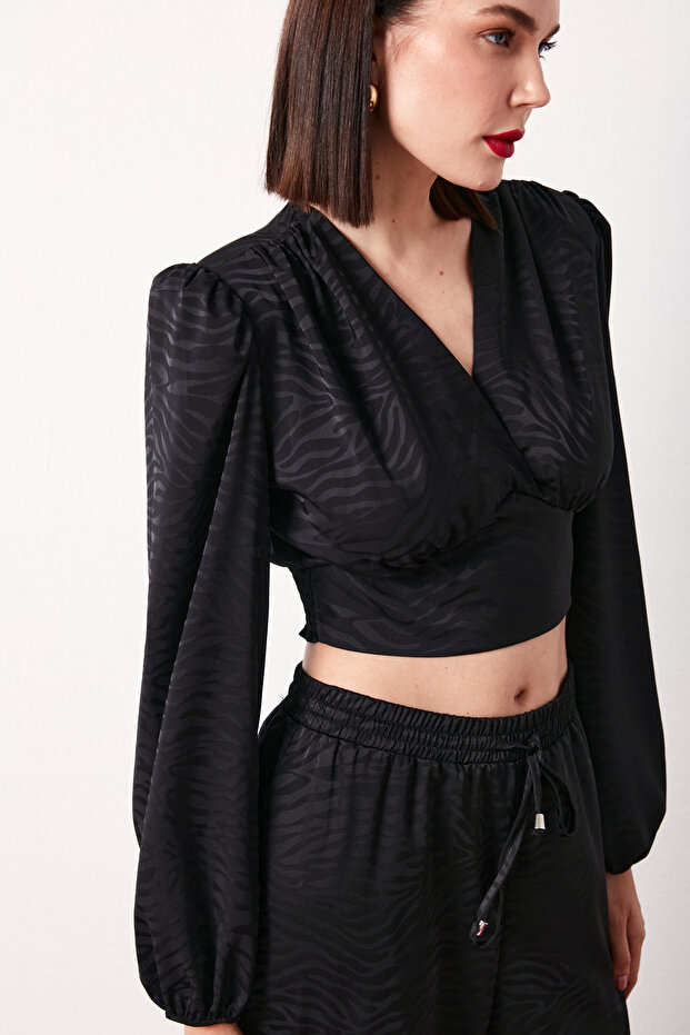 بلوزة ساتان منقوشة بصفين من الأزرار - أسود - 6