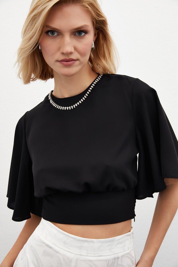 Kolyeli Kısa Kol Bluz - Siyah - 4