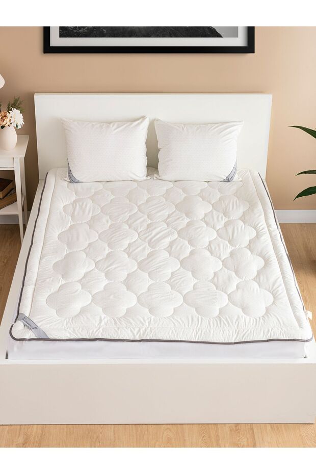 100% Cotton Hypoallergenic Comfortable Sleeping Pad Cream That Balances Body Temperature