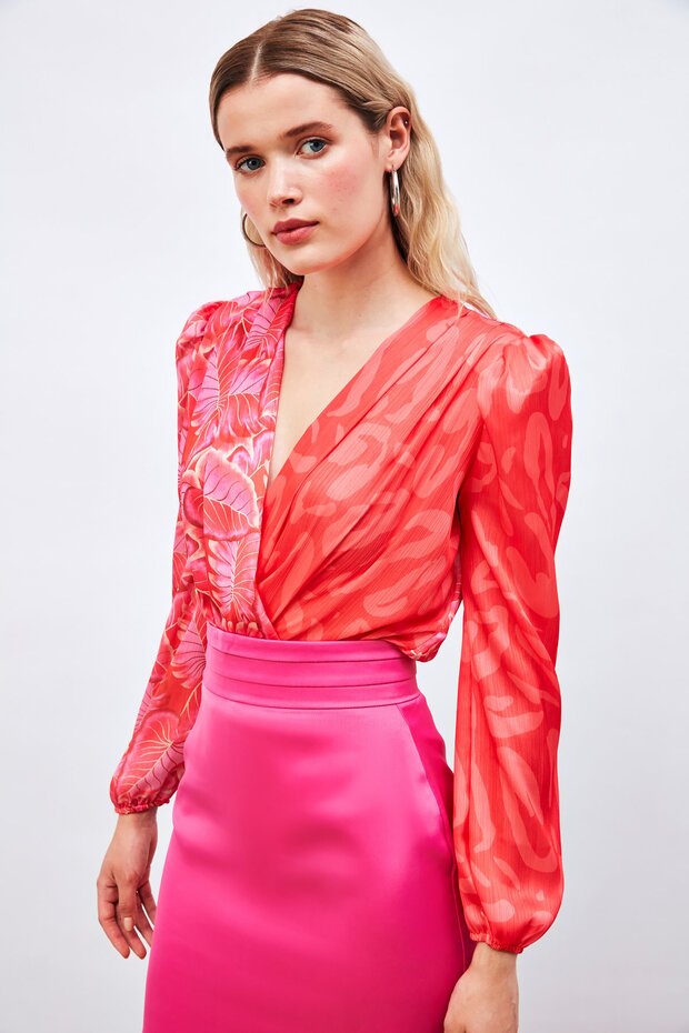 بلوزة بودي سوت منقوشة بصفين من الأزرار - أحمر - 3