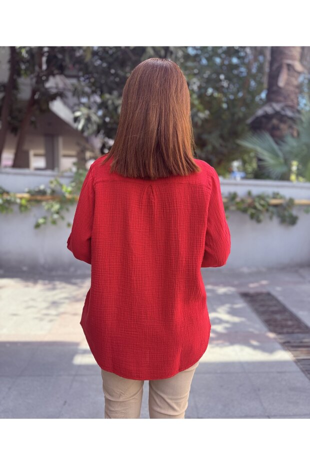 قميص بتصميم مطرز باللون الأحمر - 4