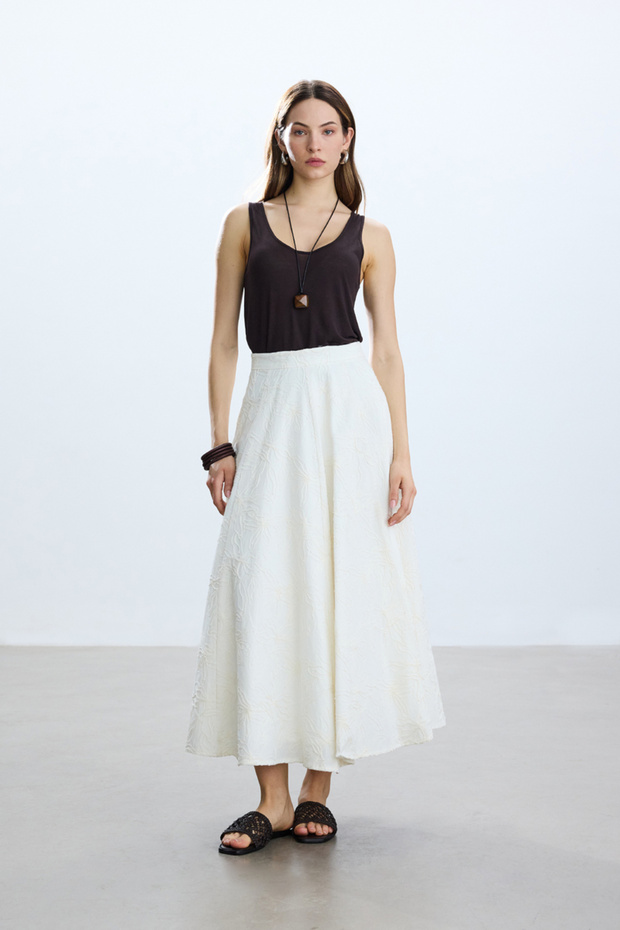 Ekru Embroidered Skirt