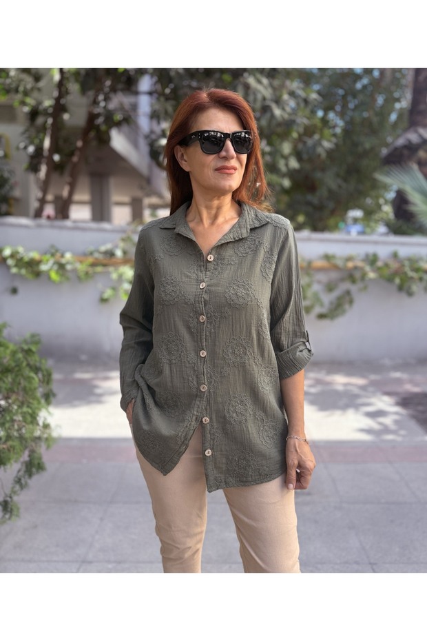قميص بتصميم مطرز باللون الكاكي - 2