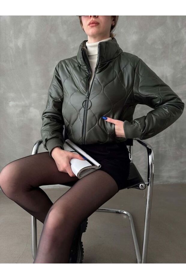 سترة قابلة للنفخ بسحاب باللون الكاكي - 4