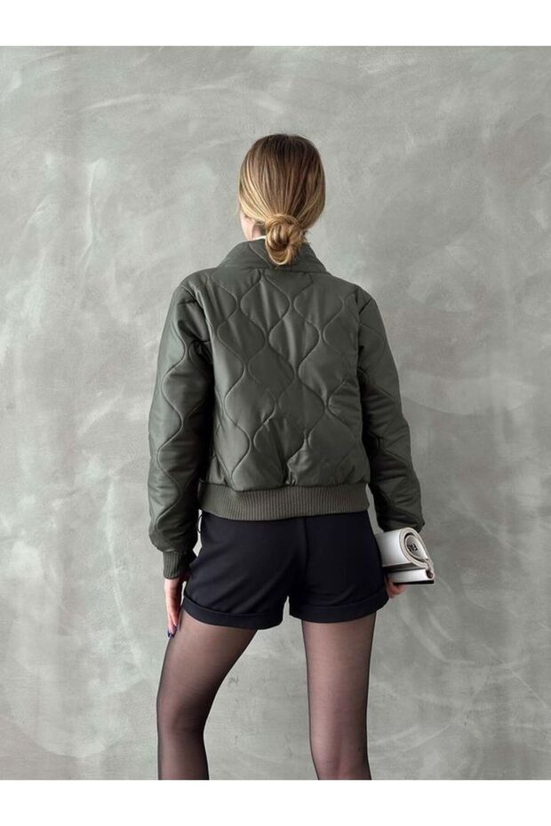 سترة قابلة للنفخ بسحاب باللون الكاكي - 5