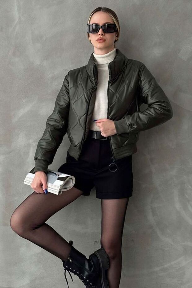 سترة قابلة للنفخ بسحاب باللون الكاكي - 1