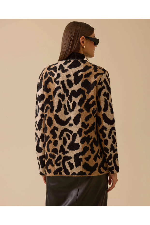Leopar Desenli Düğmeli Hırka - 4