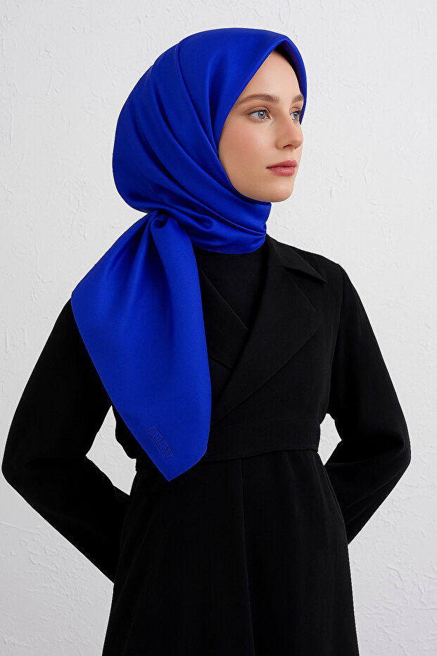 وشاح حرير سيرا بلون أزرق سادة من ساكس 10D02 - 153