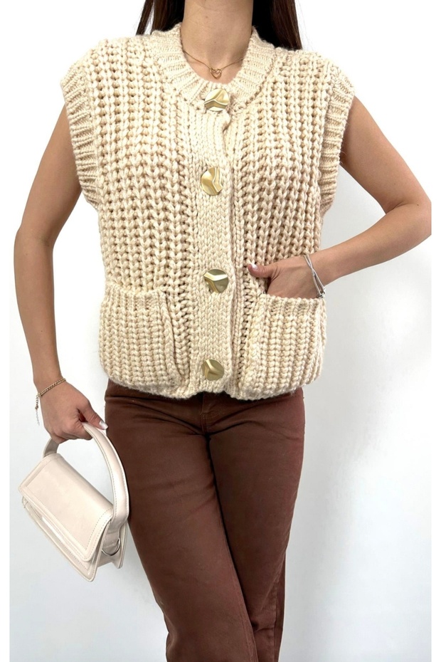 Thick Knitted Double Pocket Metal Button Trendy Vest Cream