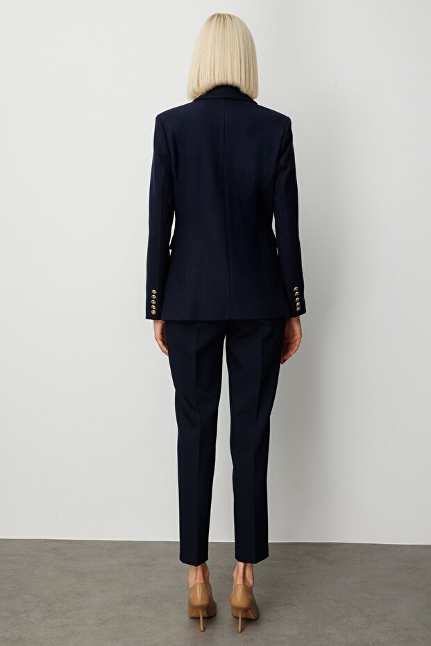 سترة كروفيز بياقة مزينة بالتطريز - 4