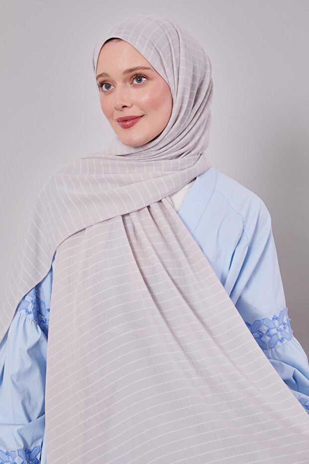 شال كاز مخطط باللون الفضي - 1