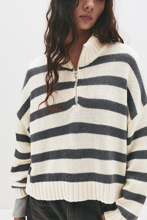 Çizgili dik yaka fermuarlı kazak - 5