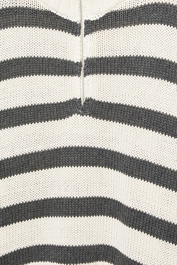 Çizgili dik yaka fermuarlı kazak - 7