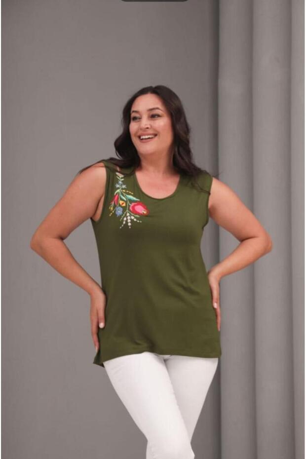 Yeşil nakışlı bluz - 1