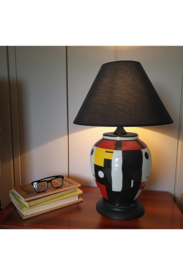 Shehon table lamp with a stylish and modern design - 1