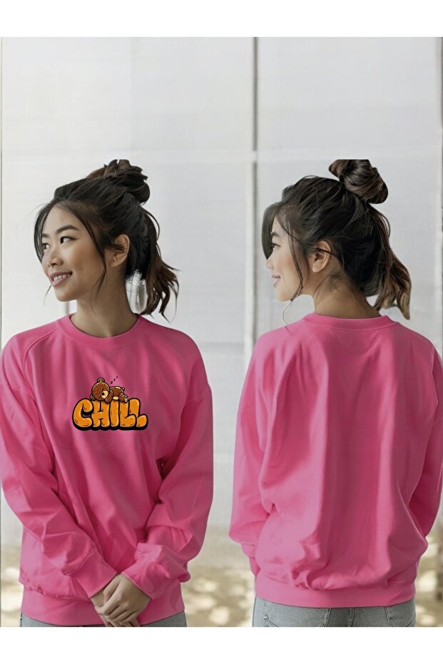 سويت شيرت للجنسين بأكمام طويلة مطبوع عليه طباعة Chill Bear وياقة على شكل دراجة