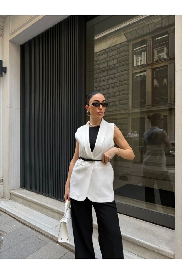 Elegant Oversize Vest with Gold Buckle Belt