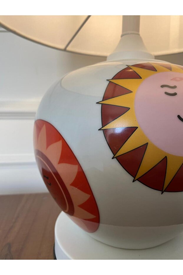 Shehon table lamp with a stylish and modern design - 2