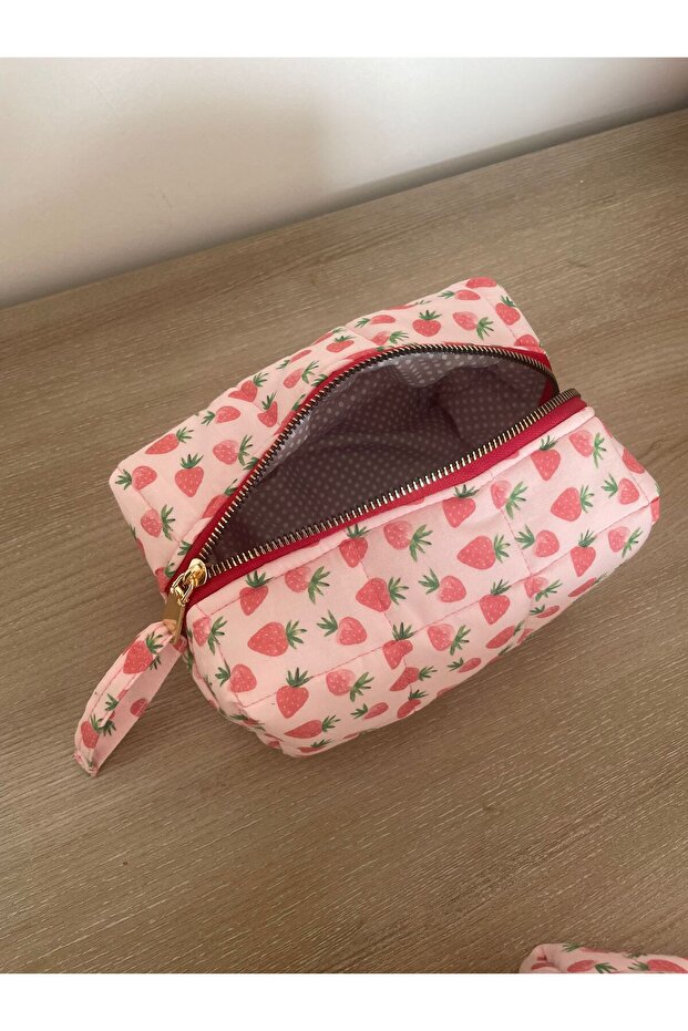 حقيبة مكياج بتصميم نمط الفراولة - 2