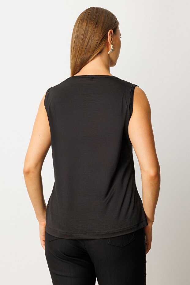 Button Detail on Collar Sleeveless Basic - 3