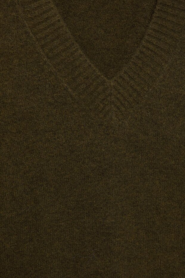 سترة برقبة على شكل حرف V - 7