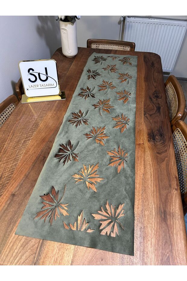 ممر أخضر مزخرف بأوراق الشجر - 2