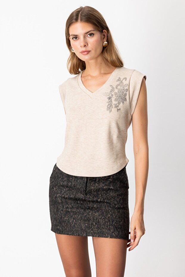 V Yaka İşlemeli Bluz - 1