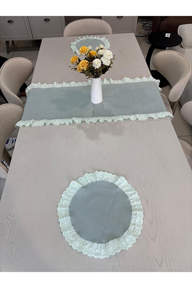 3 Piece Ruffle Set 2 American Table Napkins + 1 Ruffle Runner