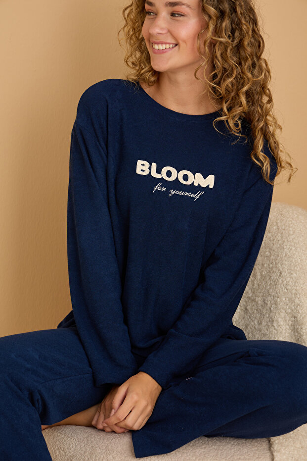 Navy Blue Embroidered Towel Fabric Knitted Pajama Set25226006