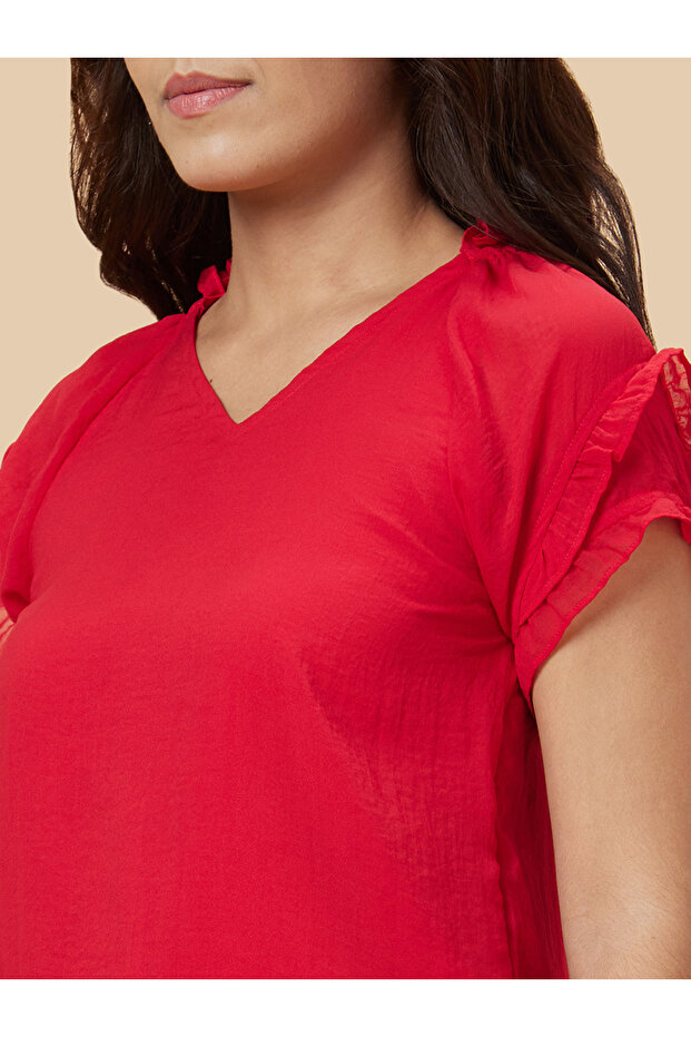 بلوزة حمراء سادة بفتحة رقبة على شكل حرف V - 5