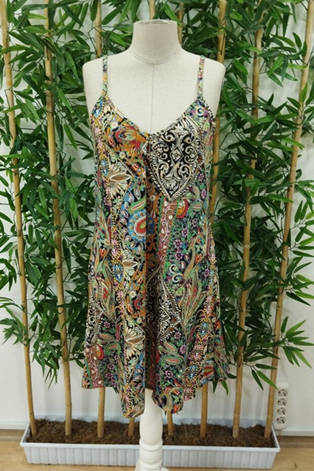 فستان ميني سوبرم منقوش بحمالة عنق على شكل حرف V - منقوش - 4